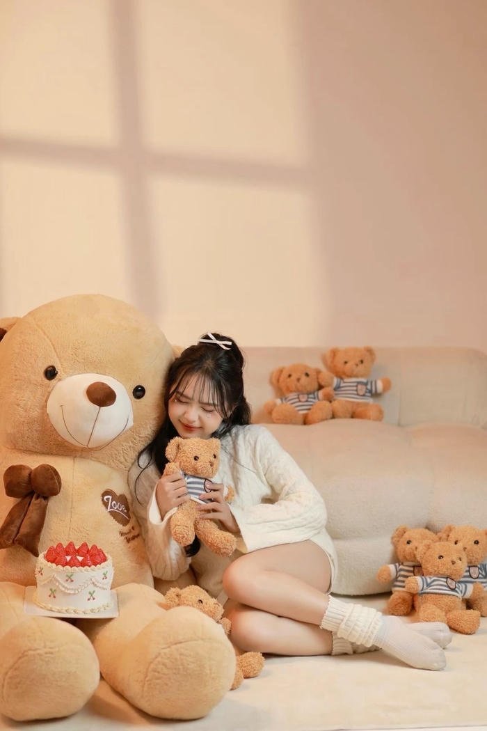 warm vibe teddy bear girl avatar