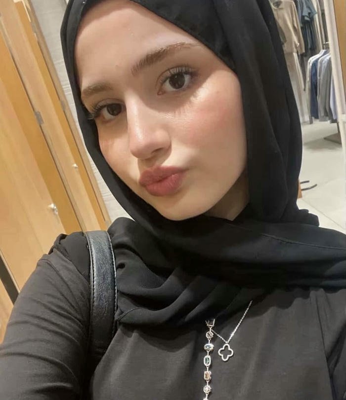 Black hijab muslim girl dp image