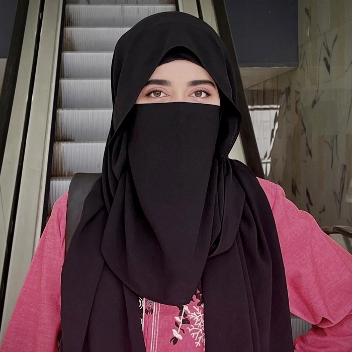 Charming Muslim girl dp with a natural appearance