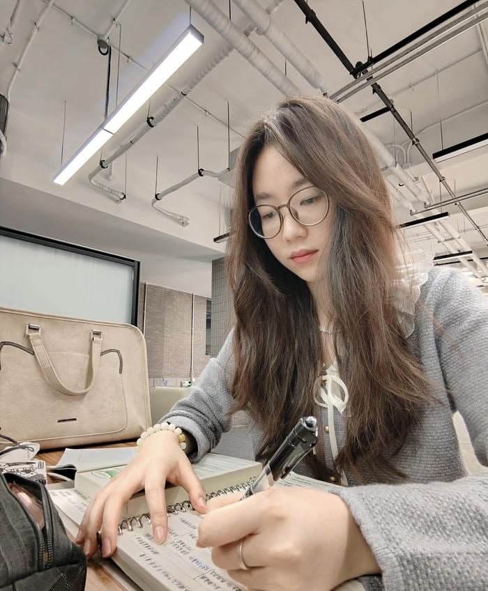 Cute glasses exam dp for girl