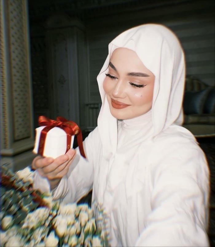 Cute muslim girl dp with hijab