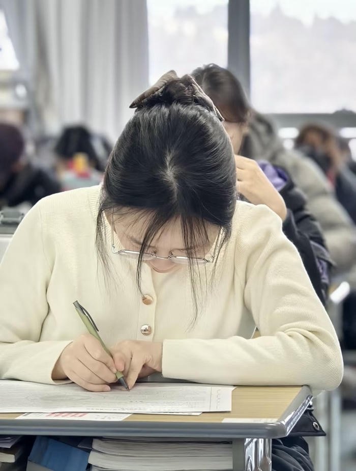 Cute study exam dp for girl