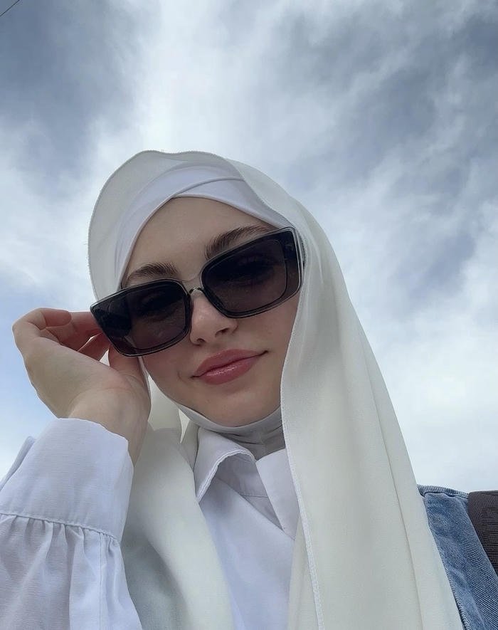 Elegant smile muslim girl dp image