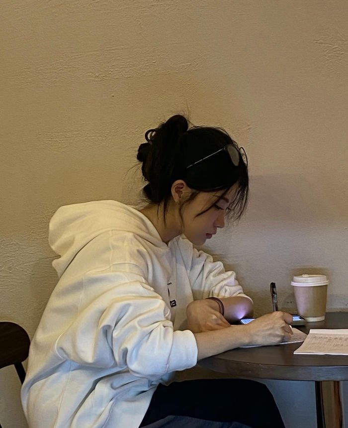 Library study exam dp for girl