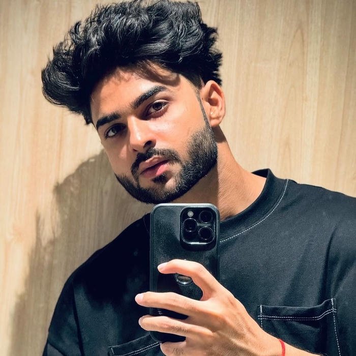 Mirror selfie of cool guy with beard black shirt