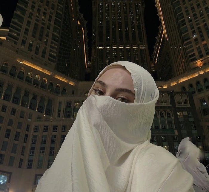 Modest fashion muslim girl dp look