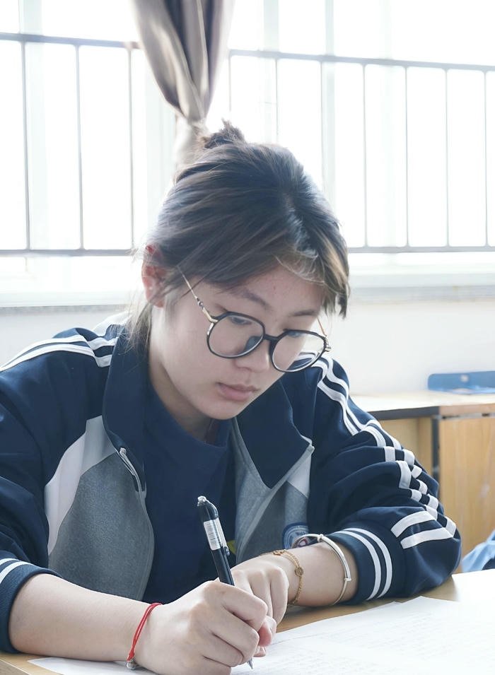 Motivational exam dp for girl student