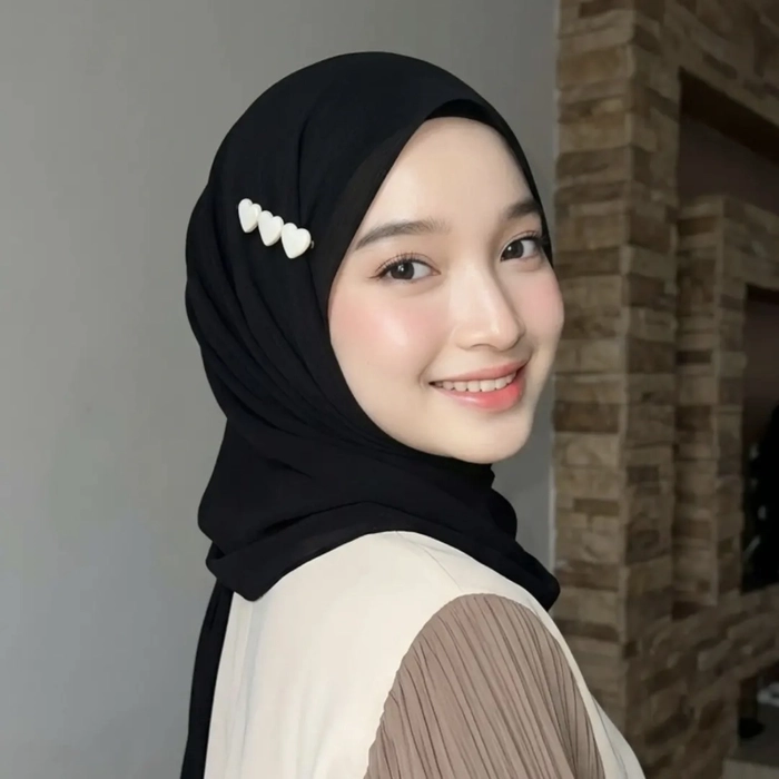 Muslim girl dp with a warm and graceful smile