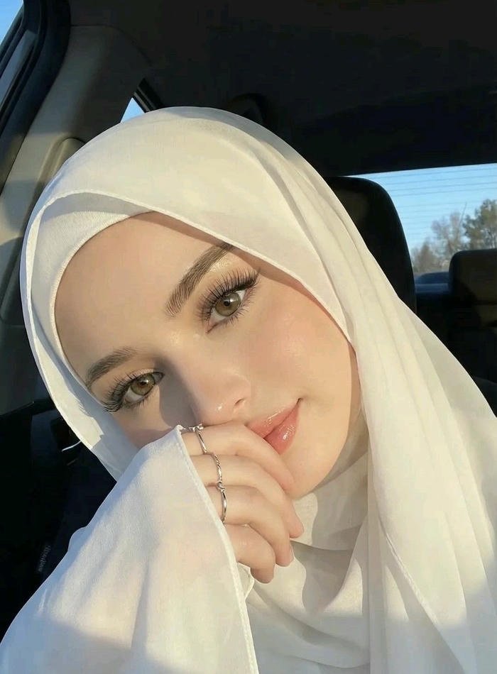 Natural light muslim girl dp portrait