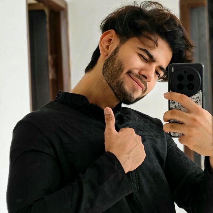 Punjabi boy dp stylish man taking mirror selfie in black