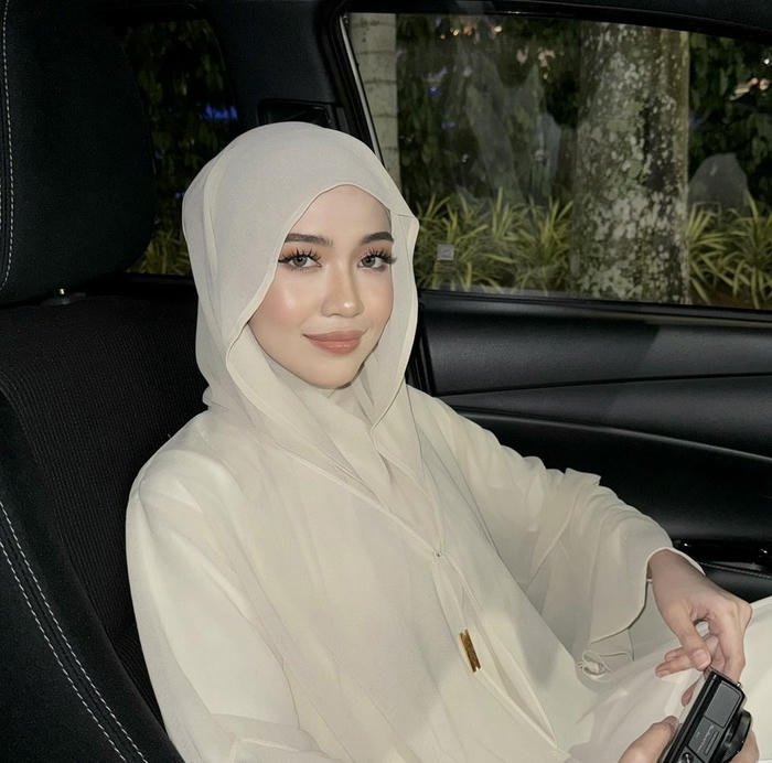 Soft glam style muslim girl dp