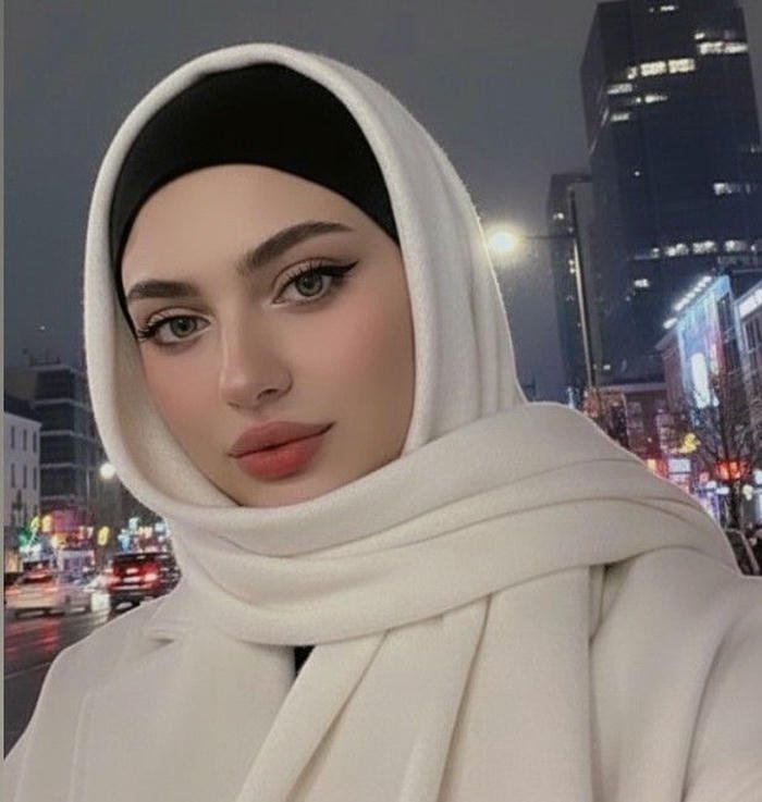 Soft makeup muslim girl dp look