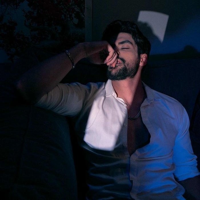 Stylish boy dp download blue shirt man posing dark background