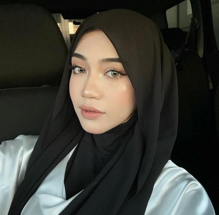 Stylish look muslim girl dp image