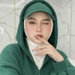 Teen style muslim girl dp photo