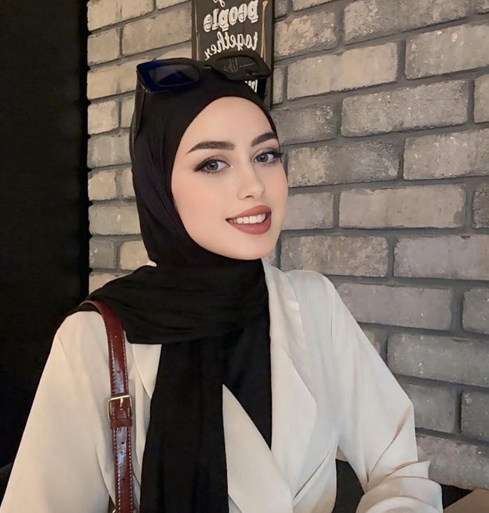 Warm tone muslim girl dp portrait