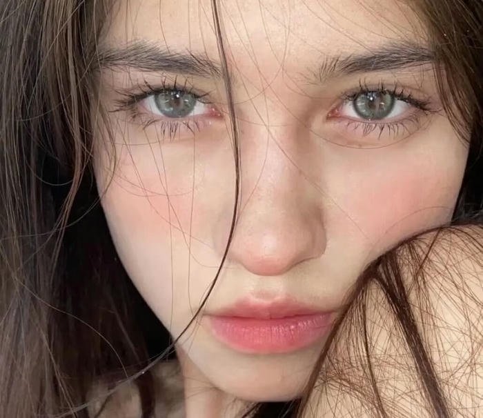 blue green girl eyes pic dp