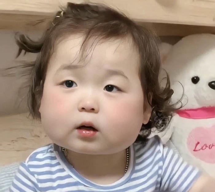 bright expressive funny dp for girls