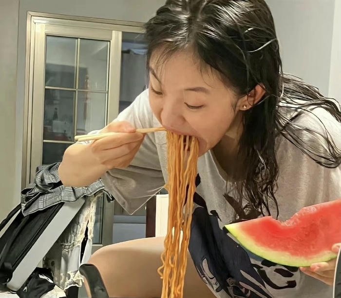 cheerful happy funny dp for girls