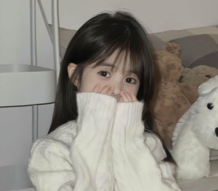 dark theme girl eyes pic dp