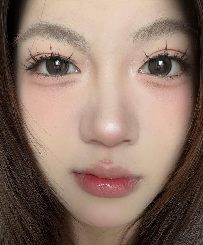 half face girl eyes pic dp