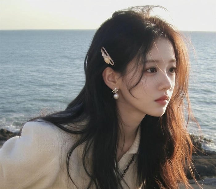 minimal design girl profile picture dp