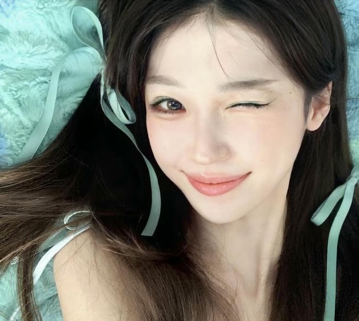 outdoor capture girl eyes pic dp