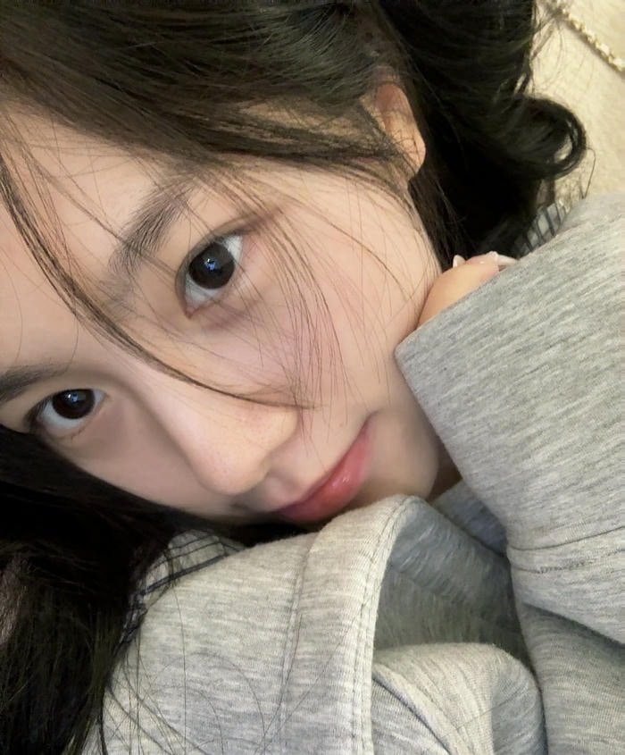 sad expression girl eyes pic dp