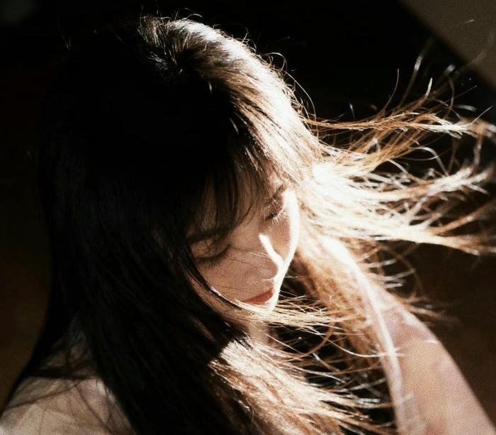 simple aesthetic girl dp profile image