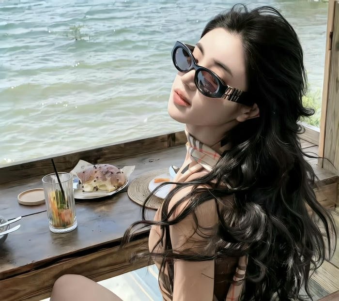 smart casual girl dp profile pic