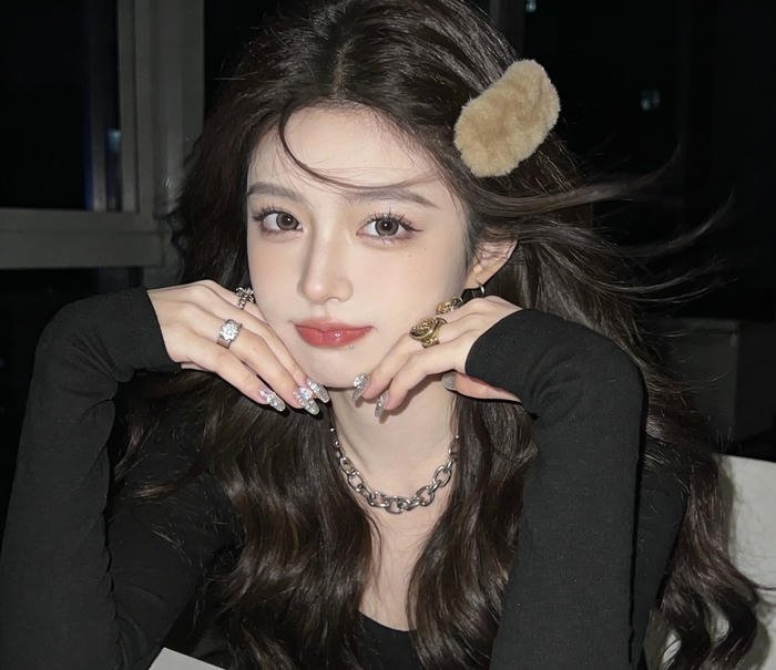 soft makeup look profile dp girl