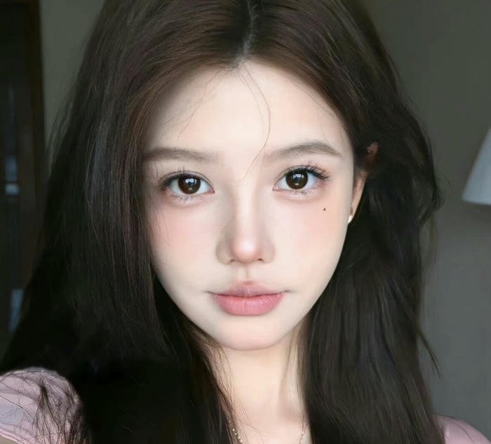 sparkling cute girl eyes pic dp