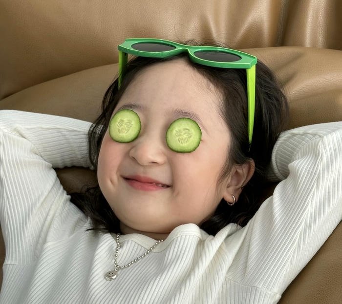 sweet girly funny dp for girls