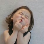 vibrant colorful funny dp for girls