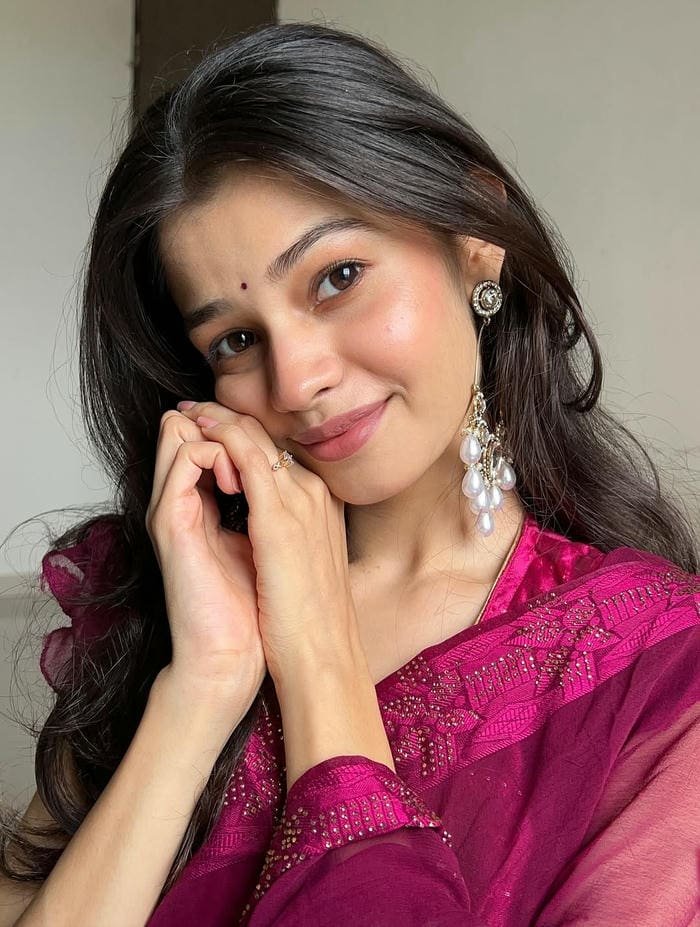 Classic Marathi girls dp hd portrait