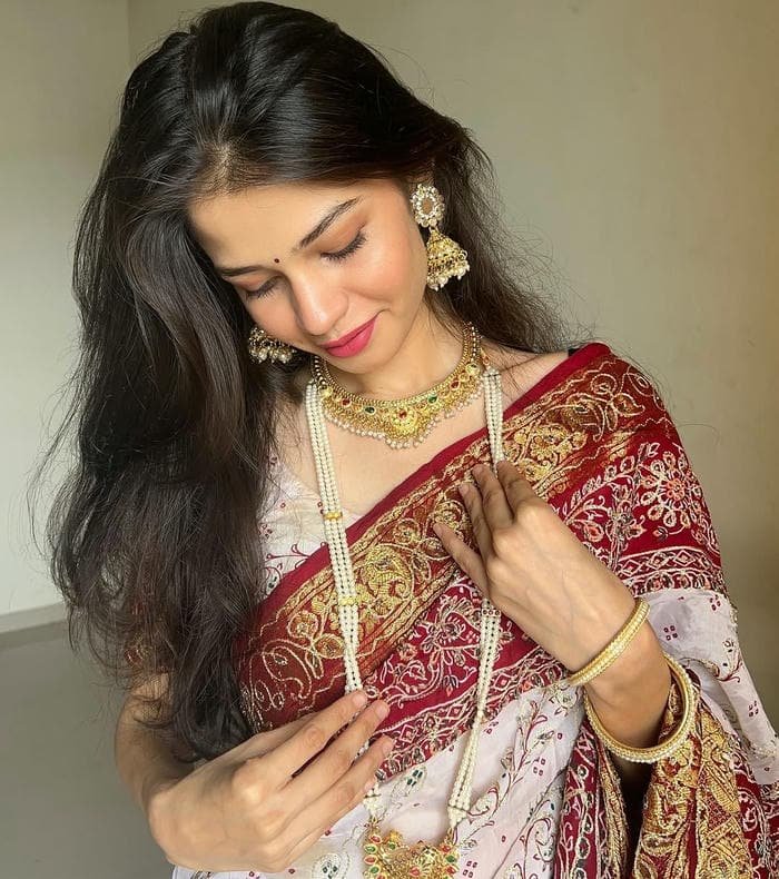 Confident Marathi girls dp hd image