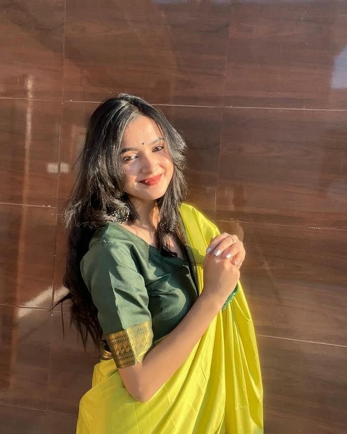 Marathi girls dp cute look image