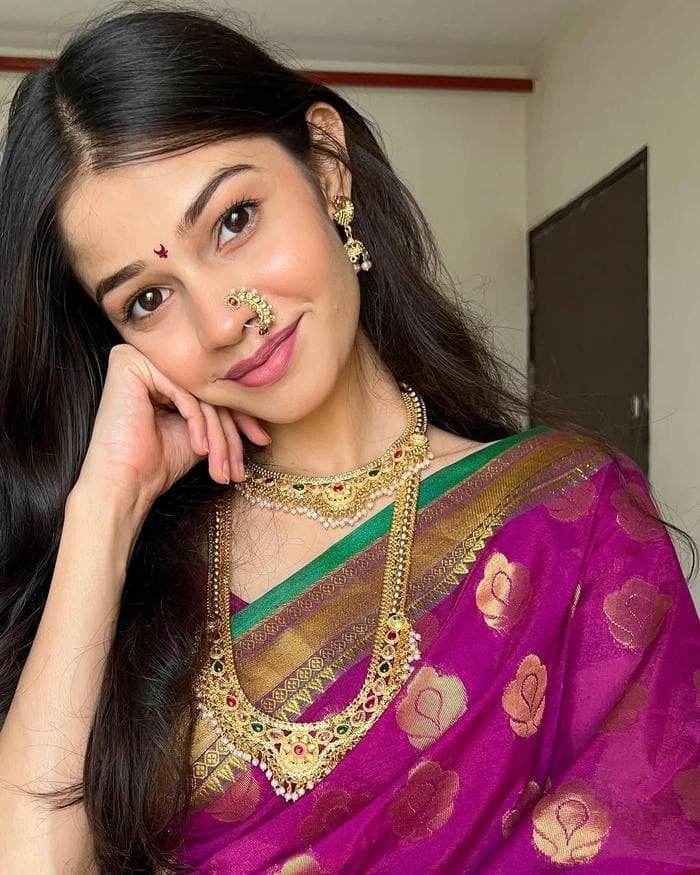 Marathi girls dp festive look image