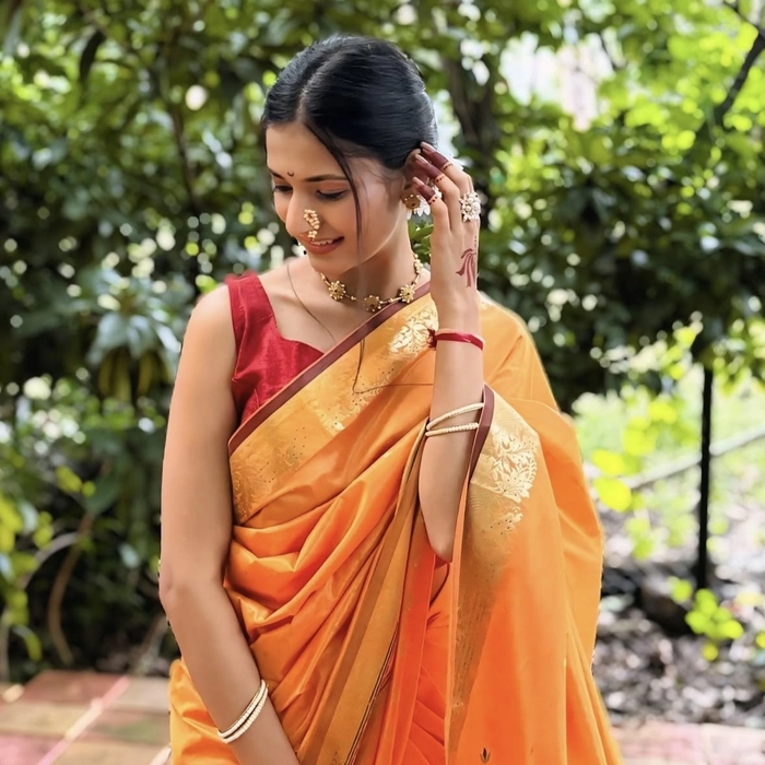 Marathi girls dp showing graceful mood festive atmosphere
