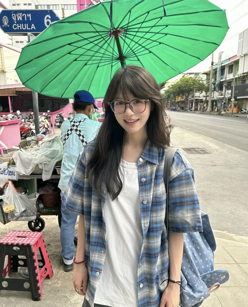 Aesthetic girl for dp pic pastel dreamy mood