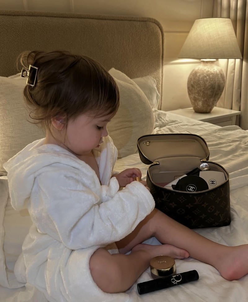 Angel face cute baby girl pic dp pure innocent vibe