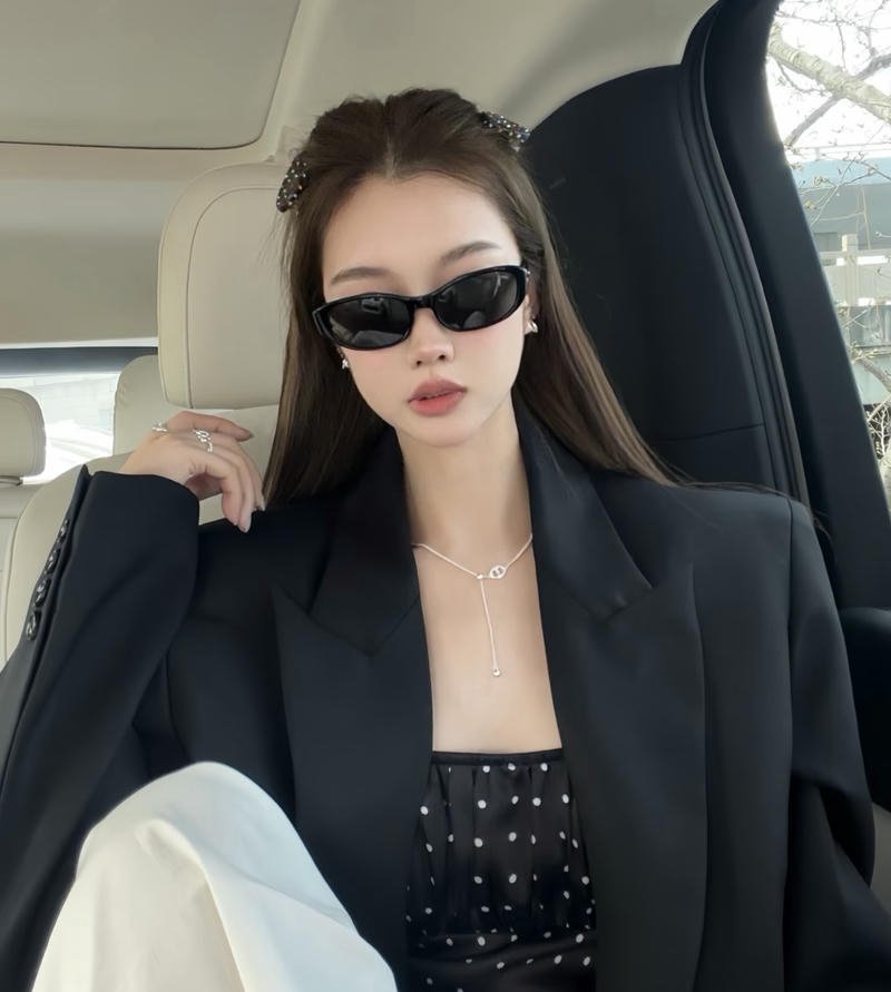 Attitude girl dp for whatsapp boss energy strong presence