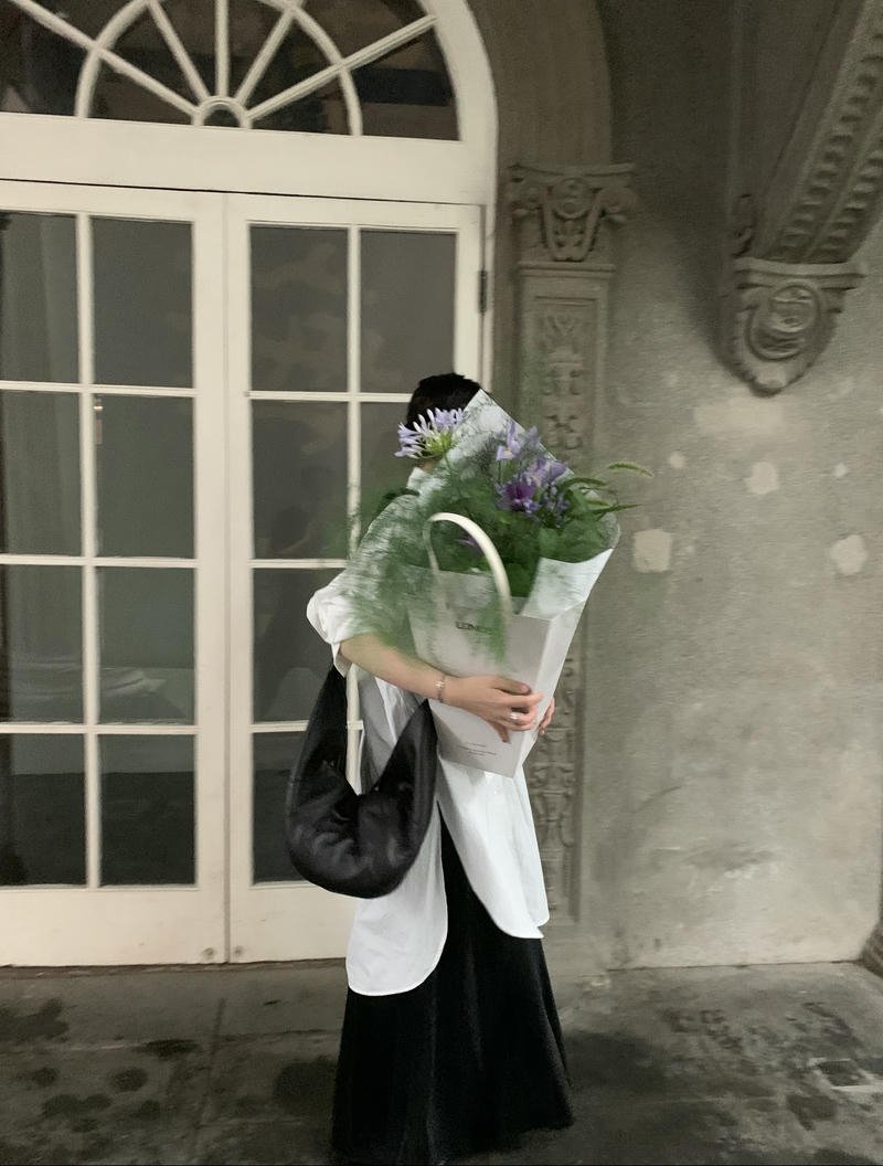 Back pose hidden face dp for girls minimal aesthetic mood