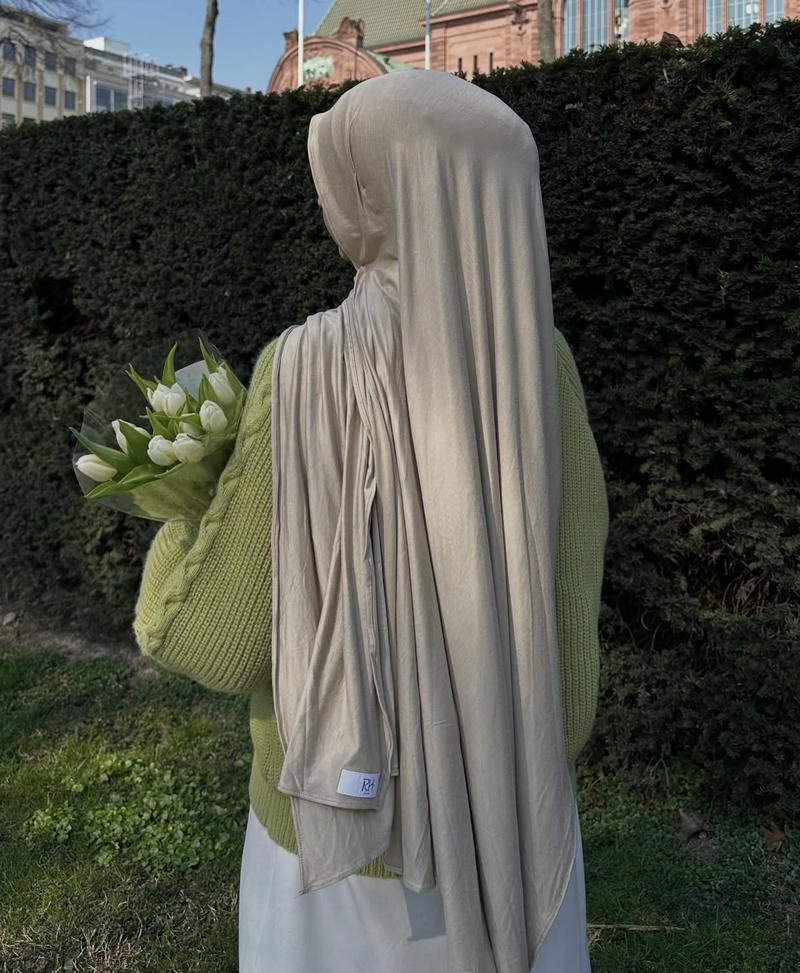 Beautiful muslim girls WhatsApp dp calm soft mood