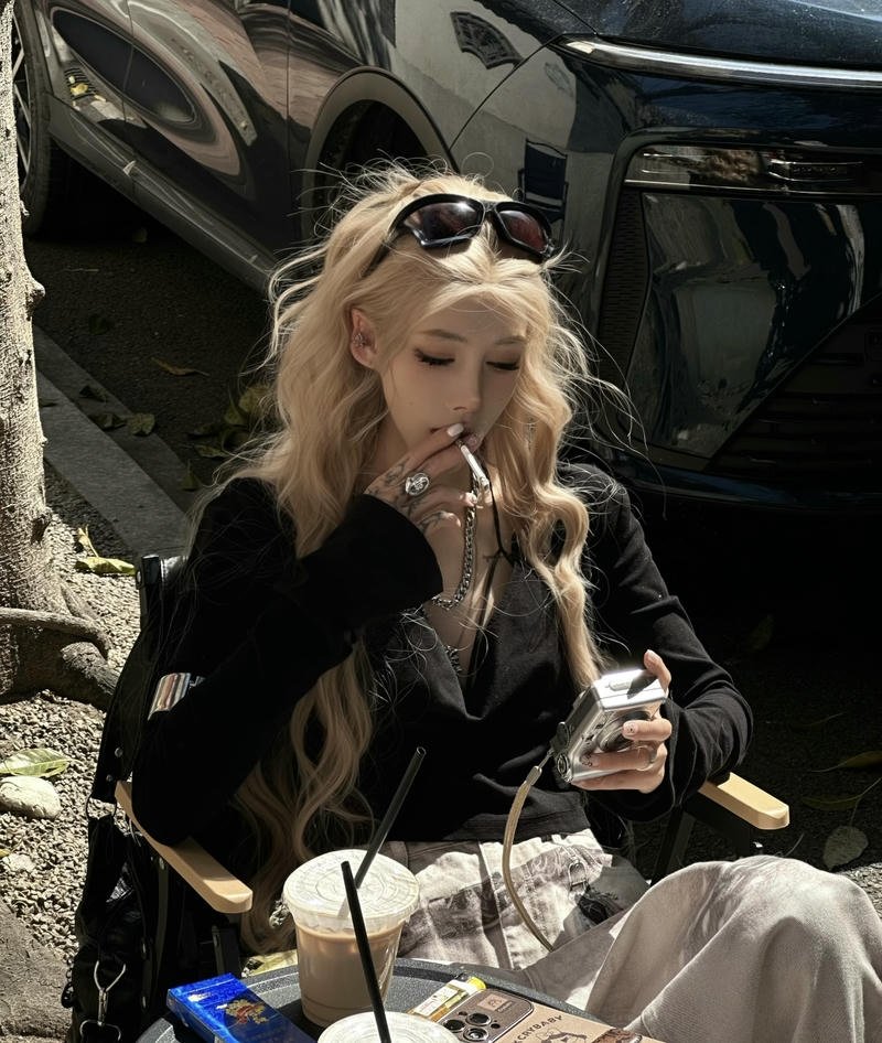 Boss energy strong presence attitude girl dp for whatsapp