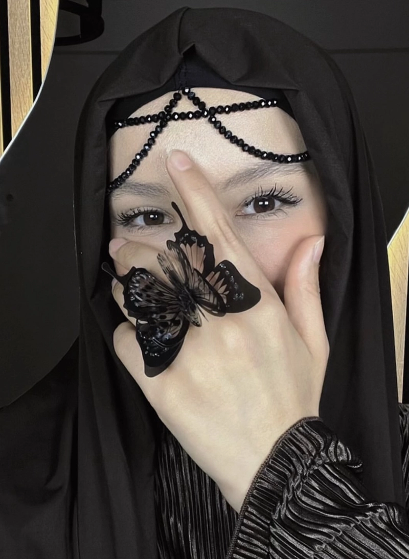 Chic modest look dp for islamic girl elegant style