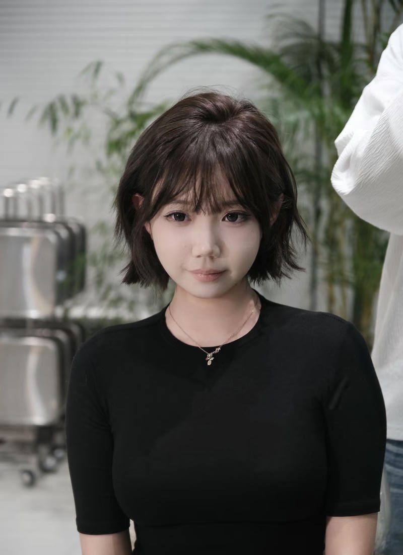 Chill girl for dp pic relaxed cozy vibe