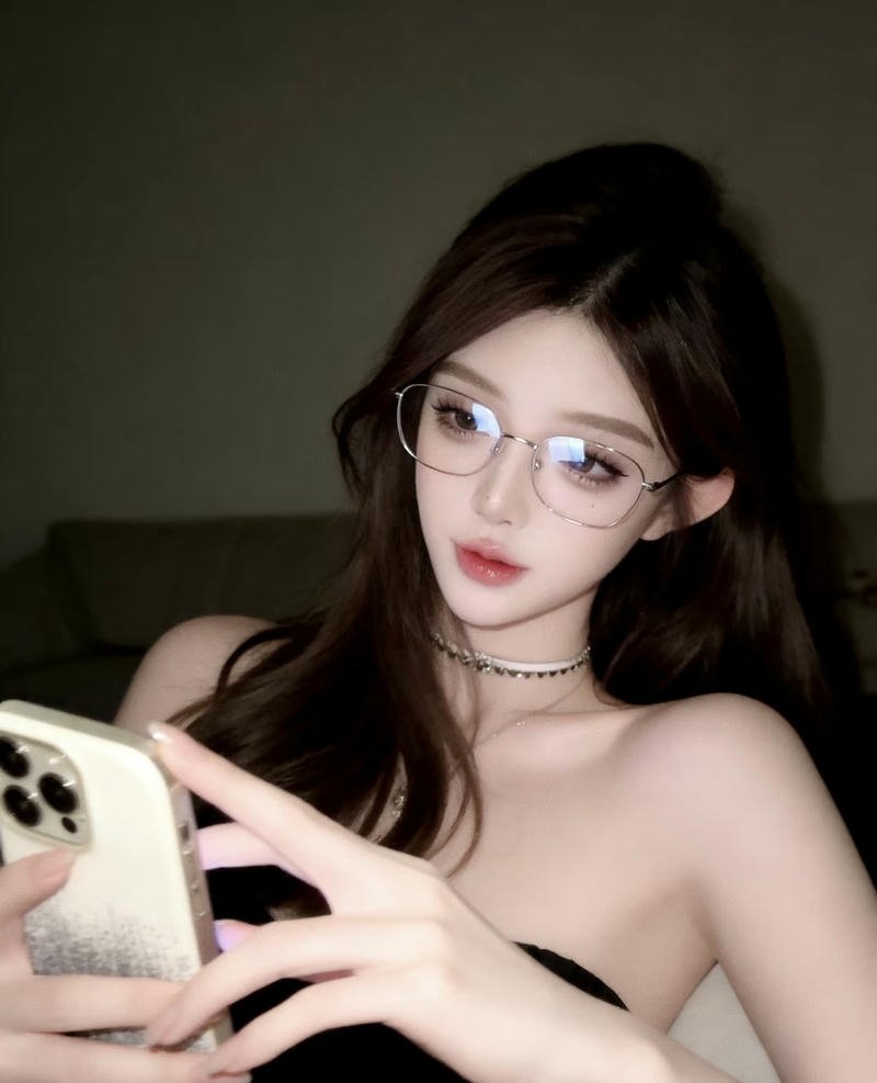 Chill mood new dp for girls relaxed look