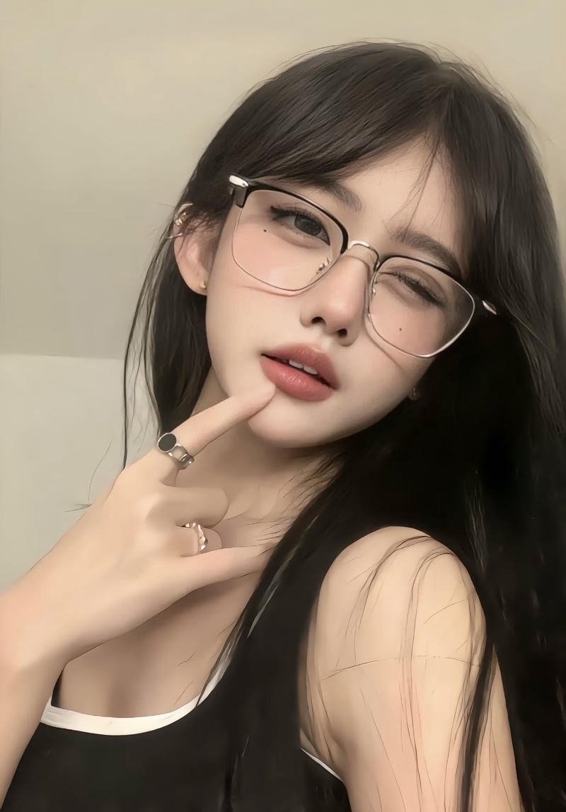 Classy high quality look girls dp hd elegant pose