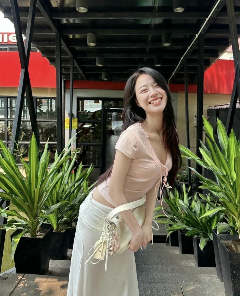 Clean style dp pics for girls minimal aesthetic vibe